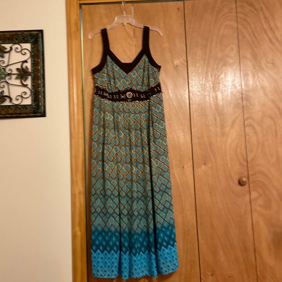 Women’s dress with beading and straps - Picture 1 of 4